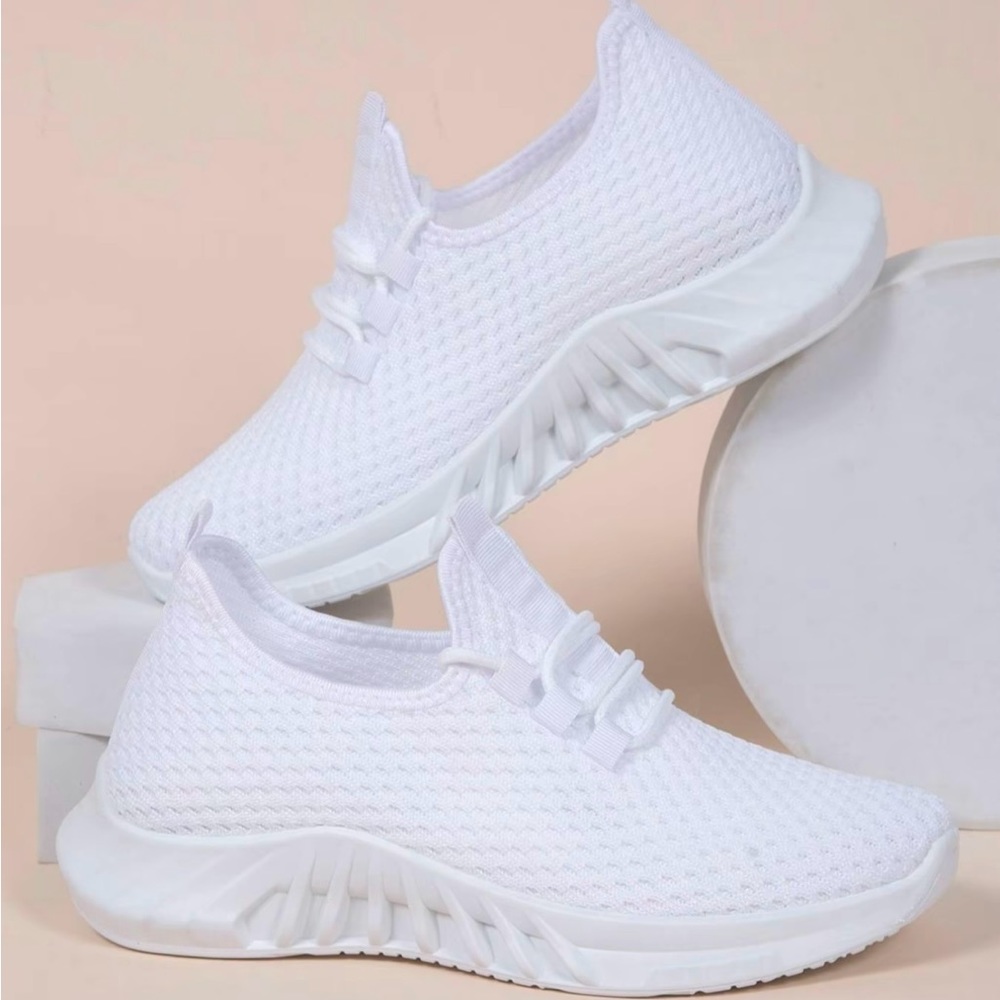 ⚪️⚪️⚪️White lace up Sneakers